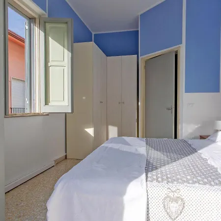 Spacious Apartment In Giulianova With Terrace