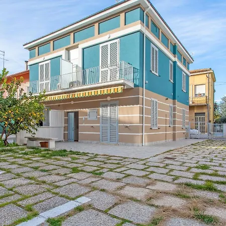 Spacious Apartment In Giulianova With Terrace *